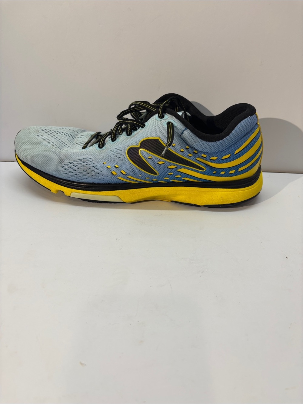 Newton kismet 8  Men's Light Blue and Yellow Running Shoe size 13